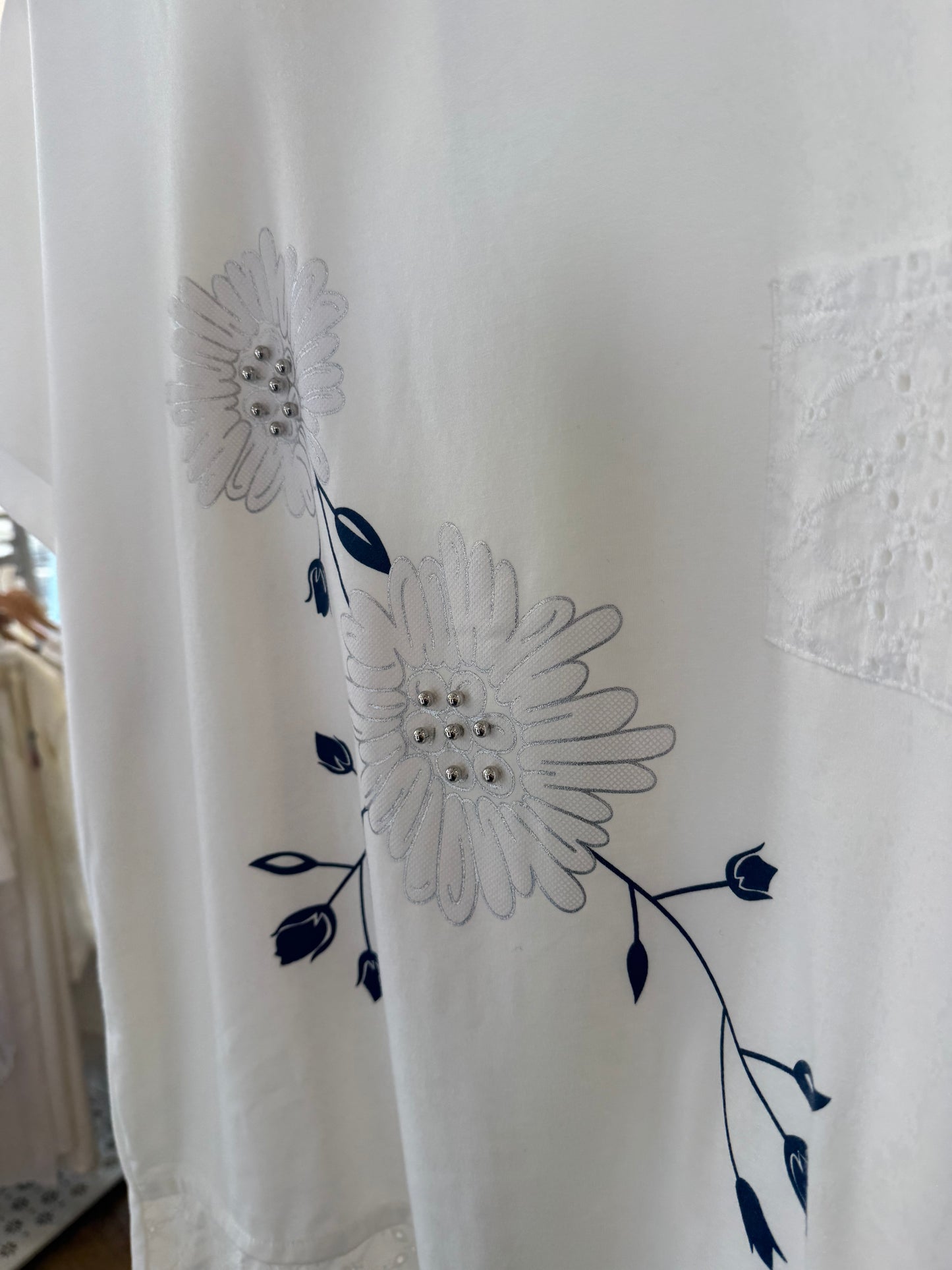 Flower White T