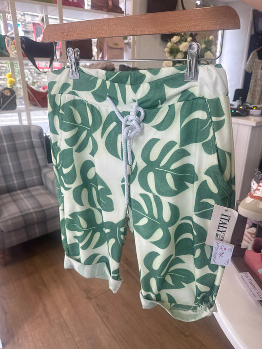 Stretch ‘magic’ pattern shorts