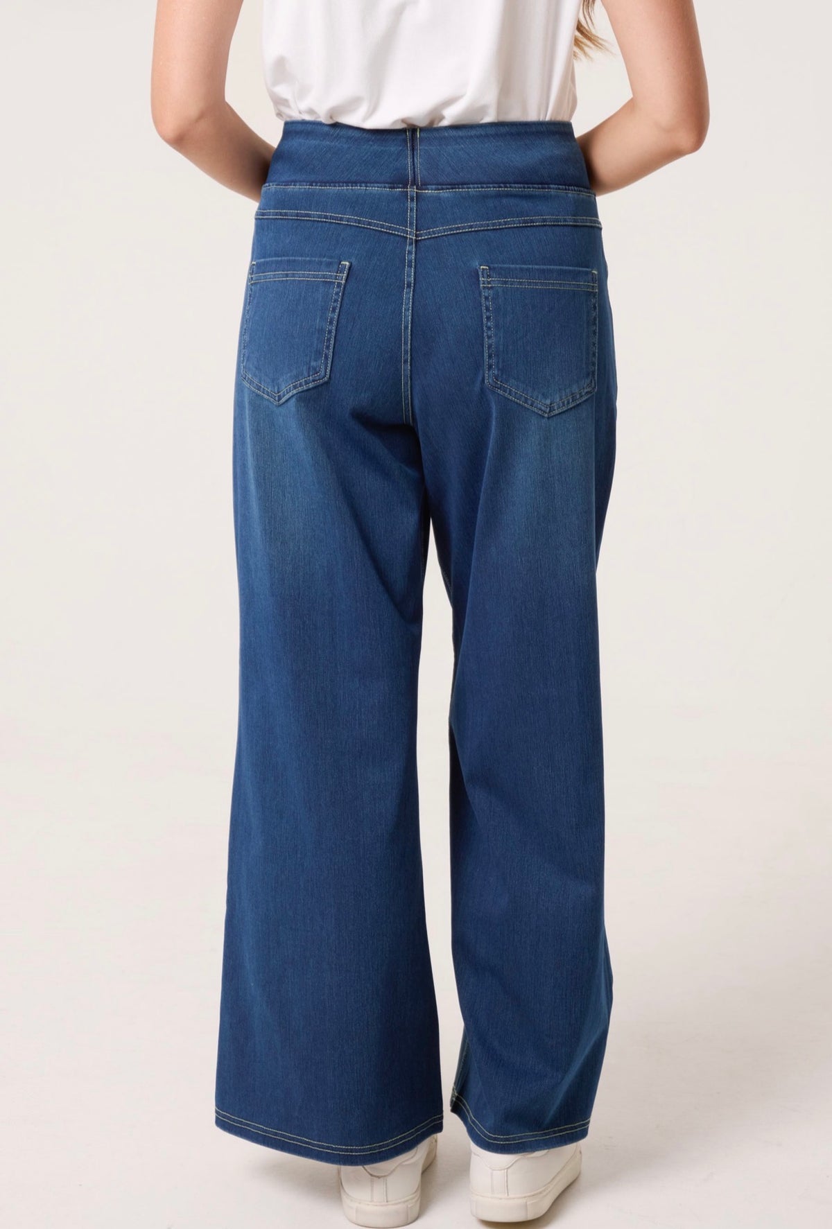 AVA jeans