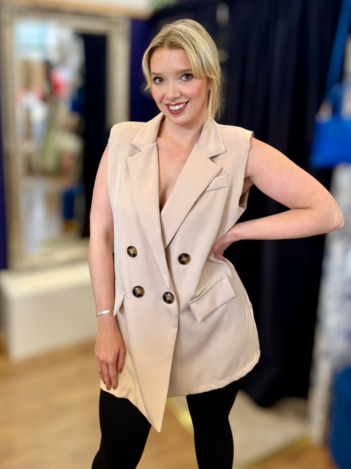 Sleevless Blazer Beige
